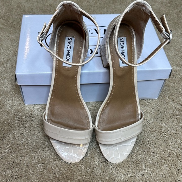 STEVE MADDEN NUDE CROCODILE SANDAL 👡 WORN ONCE ! LIKE NEW!! - Picture 5 of 6